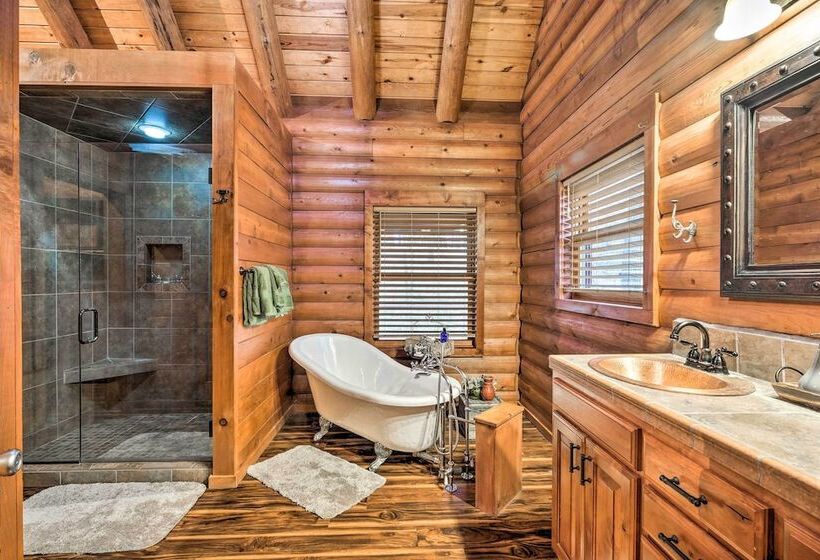 Private Eureka Springs Cabin W/ Beaver Lake Views!