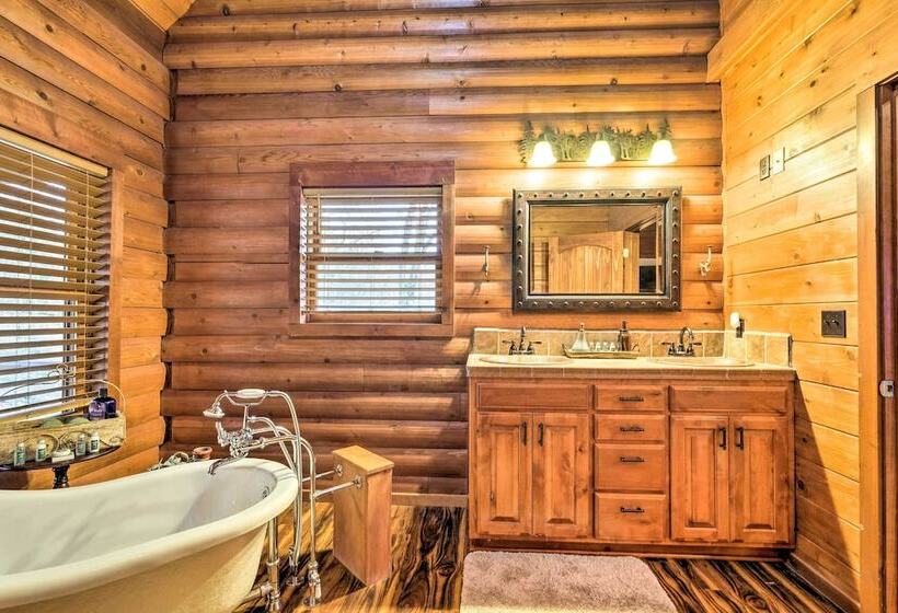 Private Eureka Springs Cabin W/ Beaver Lake Views!