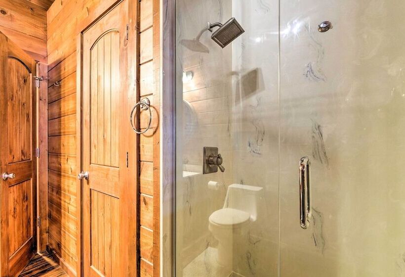 Private Eureka Springs Cabin W/ Beaver Lake Views!