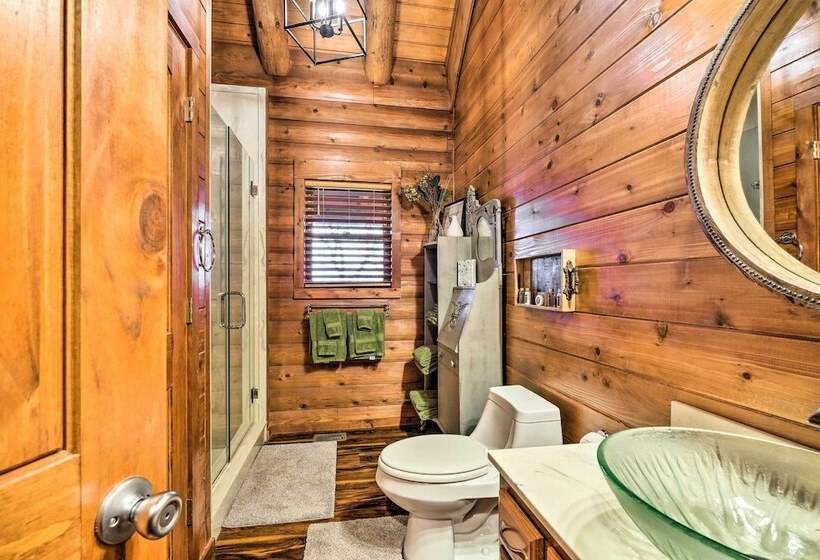 Private Eureka Springs Cabin W/ Beaver Lake Views!