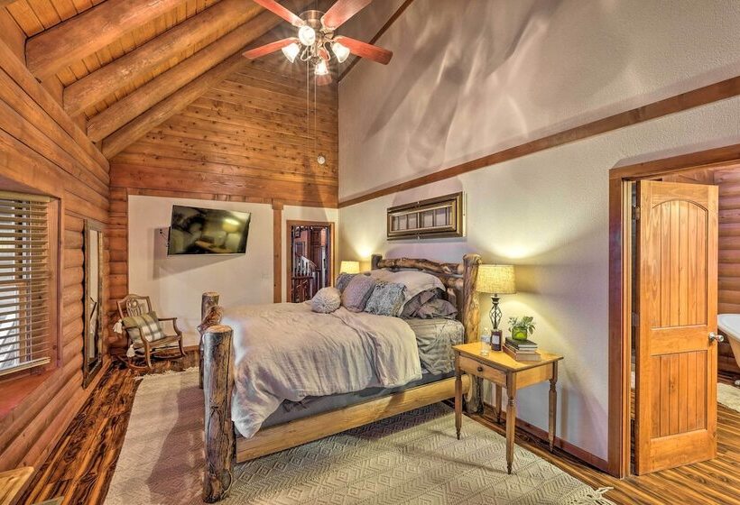 Private Eureka Springs Cabin W/ Beaver Lake Views!