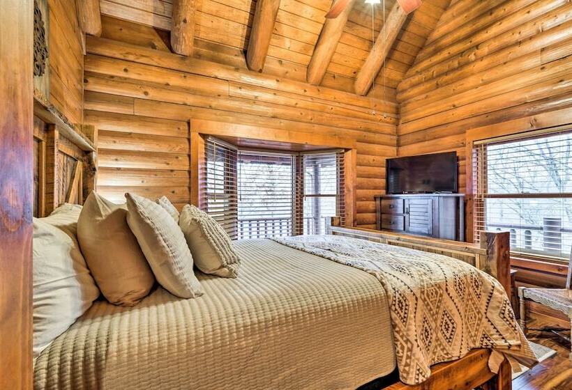 Private Eureka Springs Cabin W/ Beaver Lake Views!