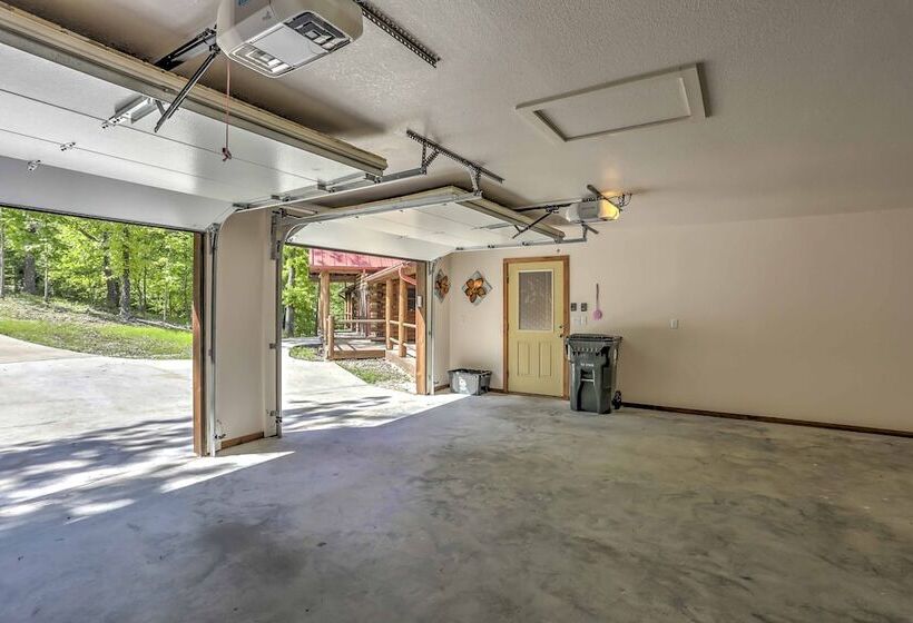 Private Eureka Springs Cabin W/ Beaver Lake Views!