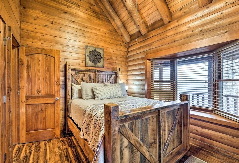 Private Eureka Springs Cabin W/ Beaver Lake Views!