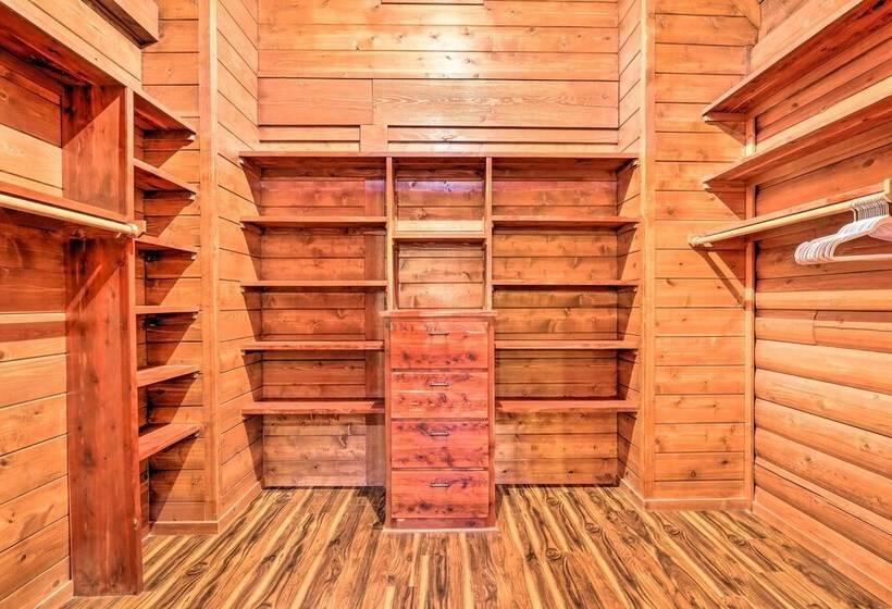 Private Eureka Springs Cabin W/ Beaver Lake Views!