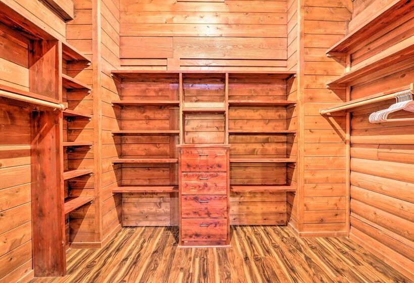 Private Eureka Springs Cabin W/ Beaver Lake Views!