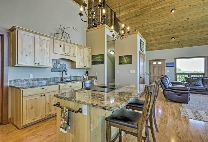 Private Hilltop Home W/ Expansive View & Grill!