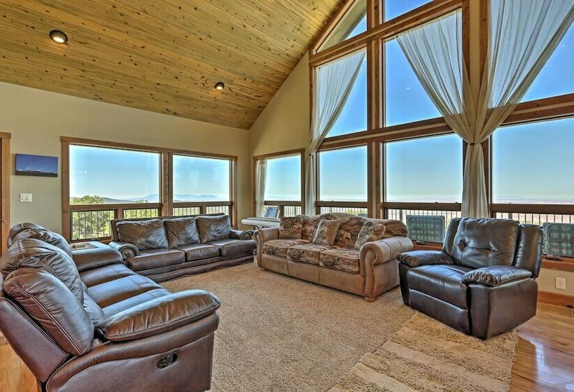 Private Hilltop Home W/ Expansive View & Grill!