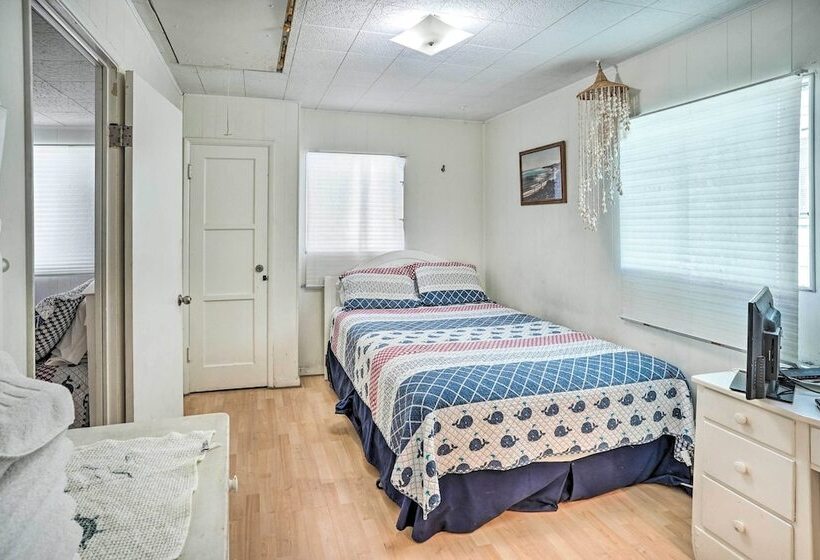 Quaint Avalon Cottage < Half Mi To Beaches!