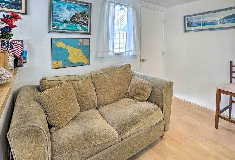 Quaint Avalon Cottage < Half Mi To Beaches!