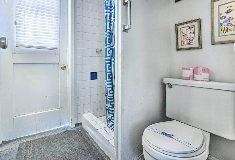 Quaint Avalon Cottage < Half Mi To Beaches!