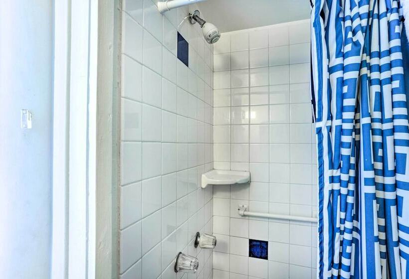 Quaint Avalon Cottage < Half Mi To Beaches!