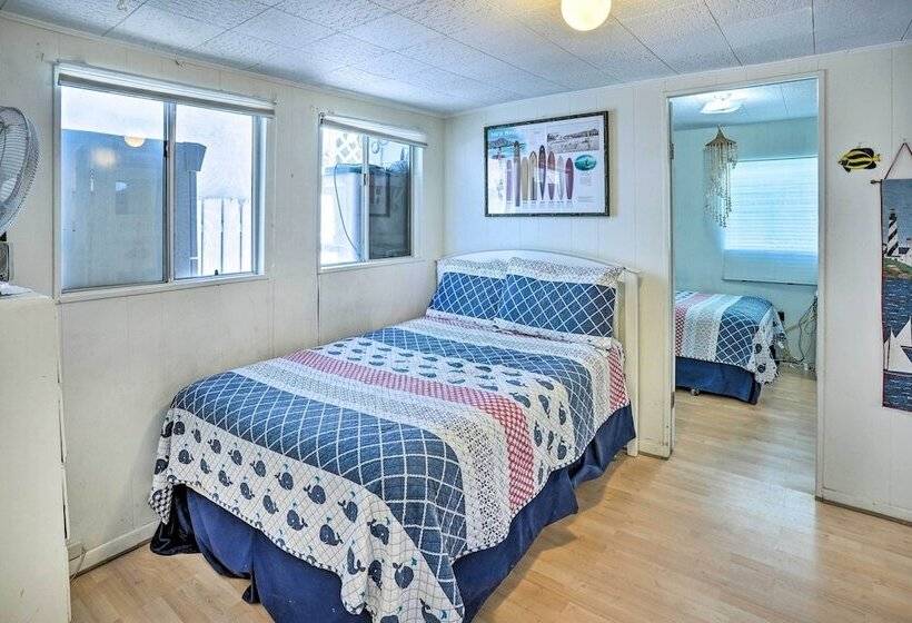 Quaint Avalon Cottage < Half Mi To Beaches!