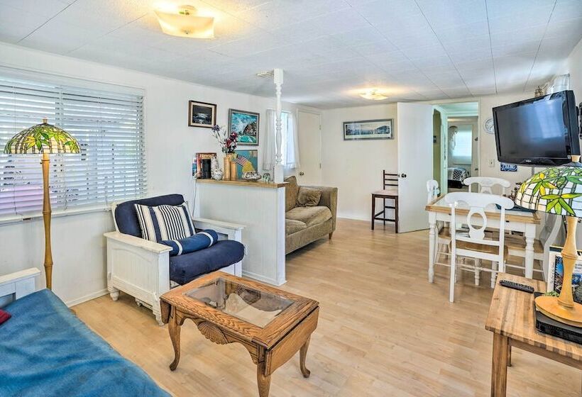 Quaint Avalon Cottage < Half Mi To Beaches!