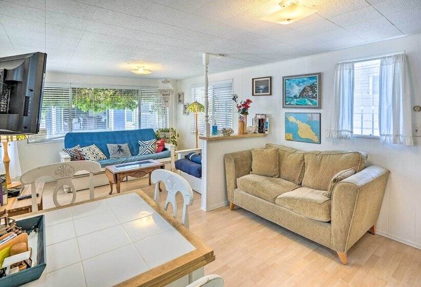Quaint Avalon Cottage < Half Mi To Beaches!