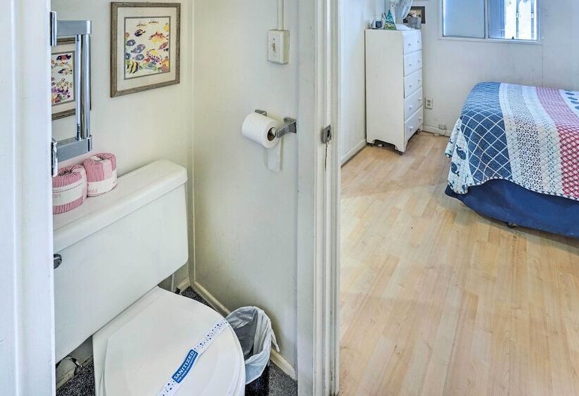 Quaint Avalon Cottage < Half Mi To Beaches!