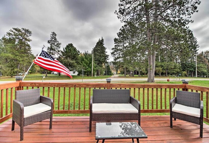 Quaint Pequot Home < 1 Mi From Lake Access!