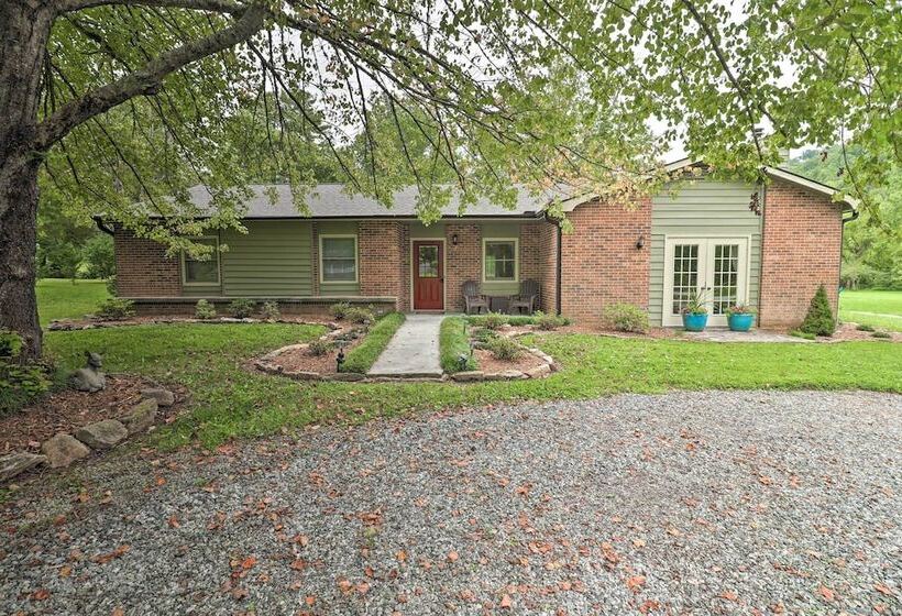 Hendersonville Home W/ Fire Pit: 5 Mi To Downtown!