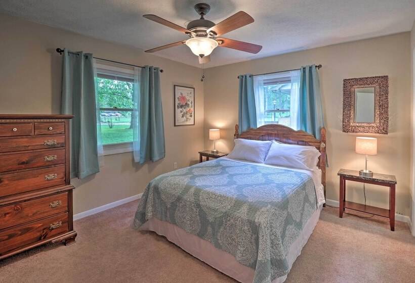 Hendersonville Home W/ Fire Pit: 5 Mi To Downtown!