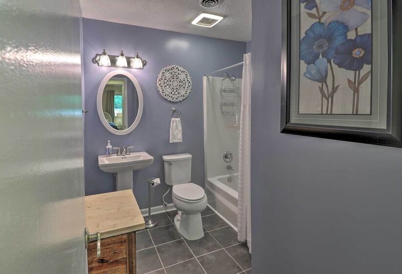 Hendersonville Home W/ Fire Pit: 5 Mi To Downtown!