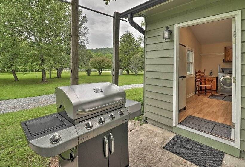 Hendersonville Home W/ Fire Pit: 5 Mi To Downtown!