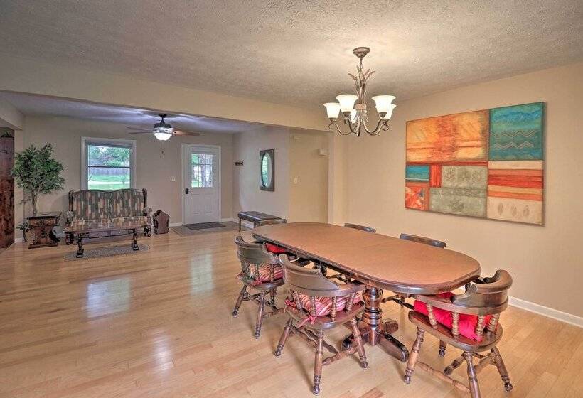 Hendersonville Home W/ Fire Pit: 5 Mi To Downtown!