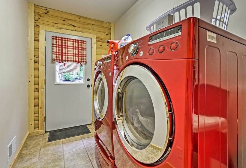 Quiet Cabin W/ Hot Tub ~ 15 Mi To State Parks!