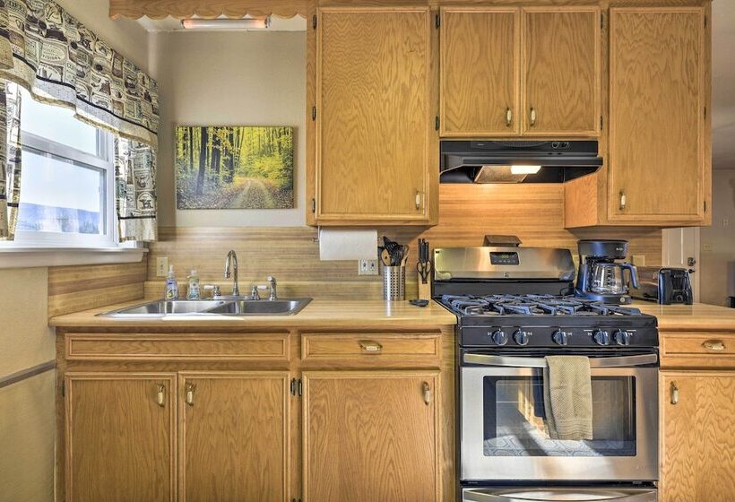 Quiet Pagosa Springs Cabin: Lake & Mountain Views!