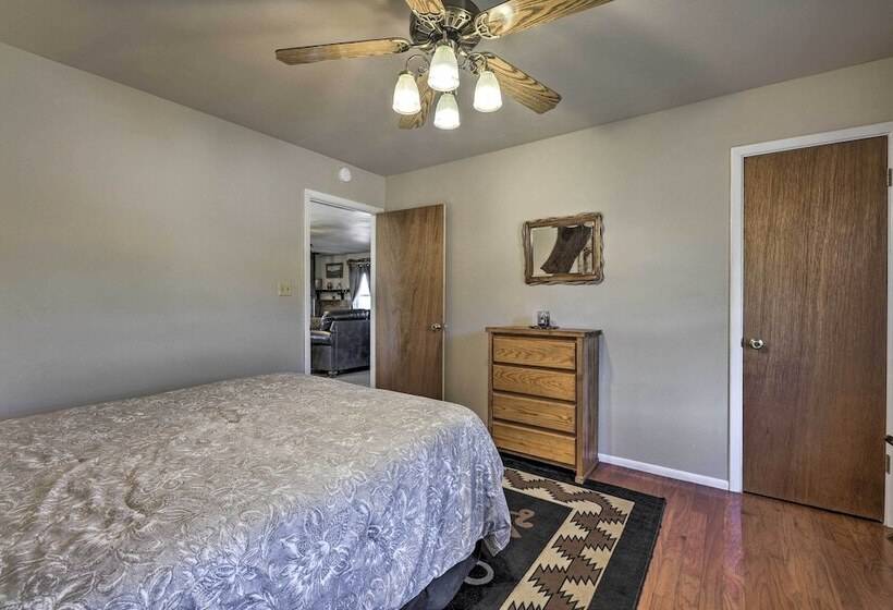 Quiet Pagosa Springs Cabin: Lake & Mountain Views!