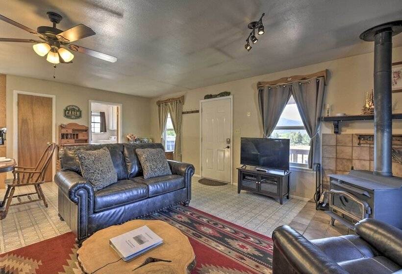 Quiet Pagosa Springs Cabin: Lake & Mountain Views!