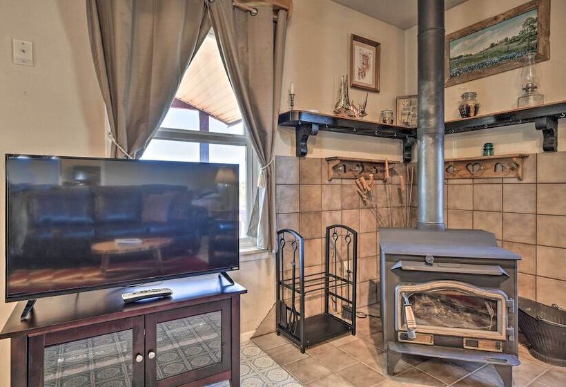 Quiet Pagosa Springs Cabin: Lake & Mountain Views!