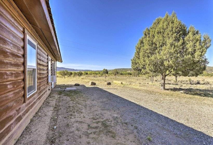 Quiet Pagosa Springs Cabin: Lake & Mountain Views!