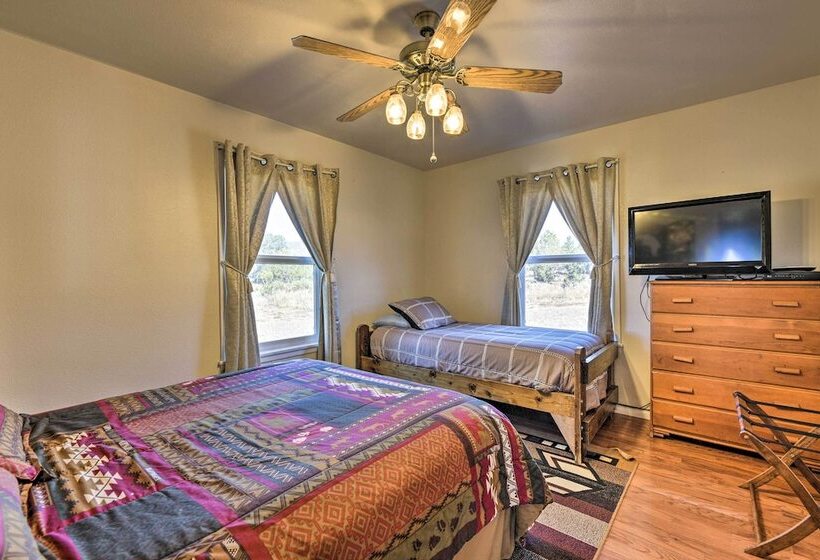 Quiet Pagosa Springs Cabin: Lake & Mountain Views!