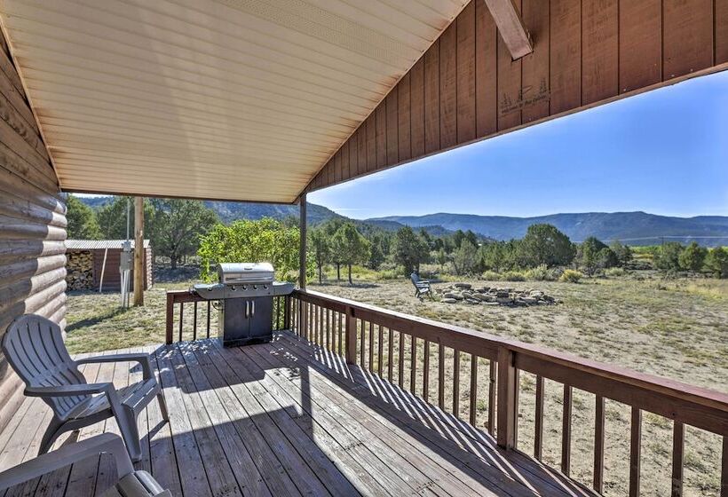 Quiet Pagosa Springs Cabin: Lake & Mountain Views!