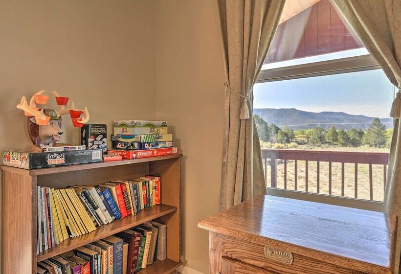 Quiet Pagosa Springs Cabin: Lake & Mountain Views!