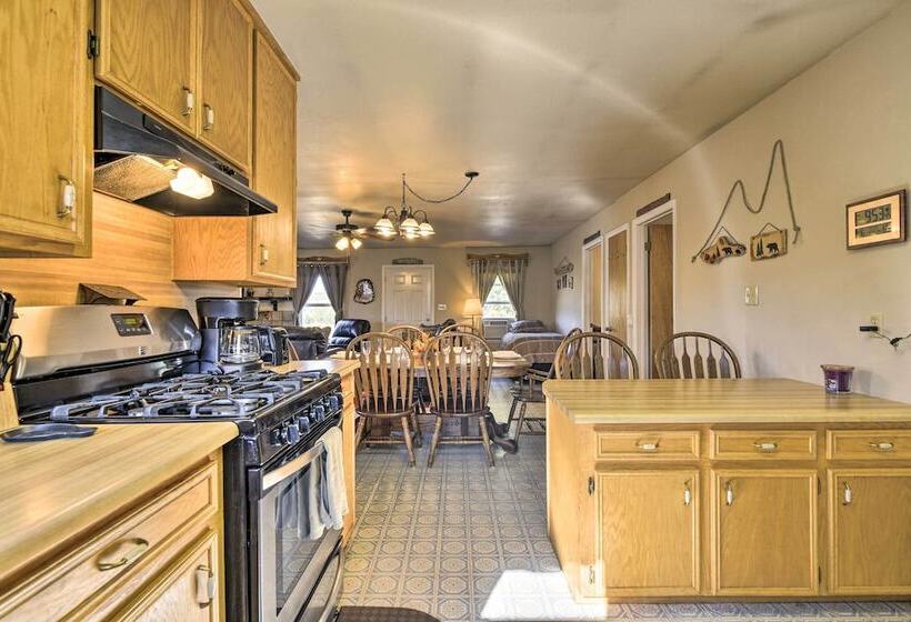 Quiet Pagosa Springs Cabin: Lake & Mountain Views!