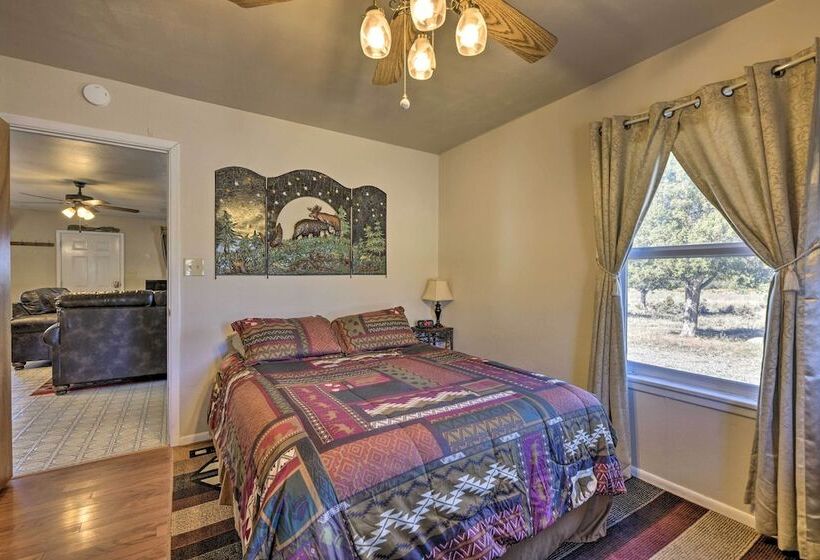 Quiet Pagosa Springs Cabin: Lake & Mountain Views!