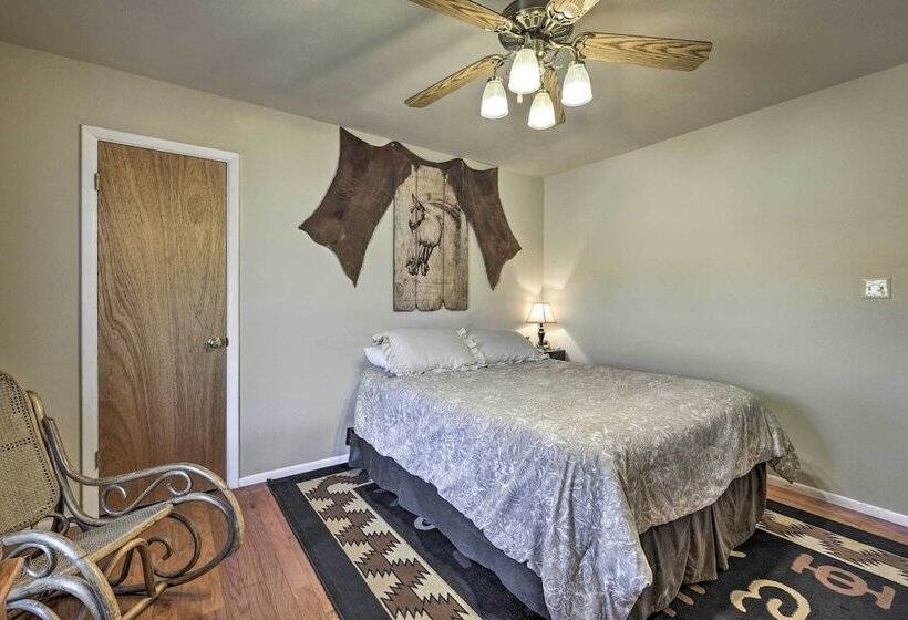 Quiet Pagosa Springs Cabin: Lake & Mountain Views!