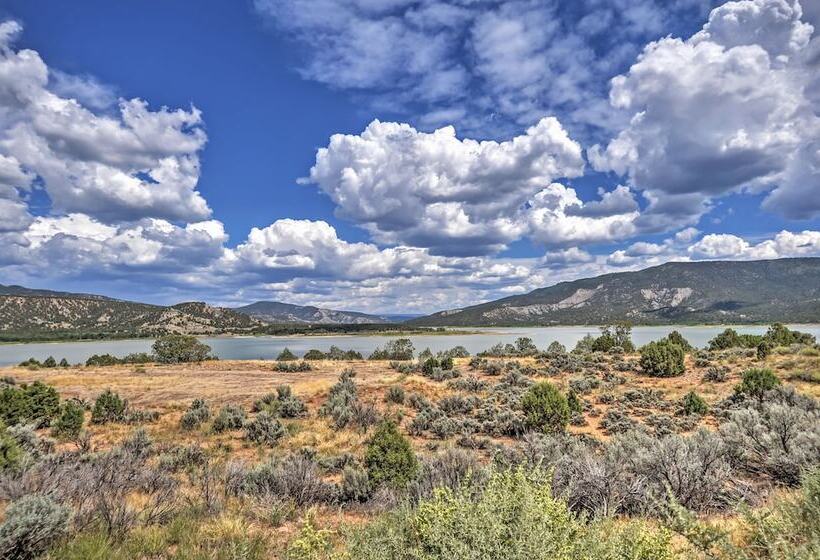 Quiet Pagosa Springs Cabin: Lake & Mountain Views!