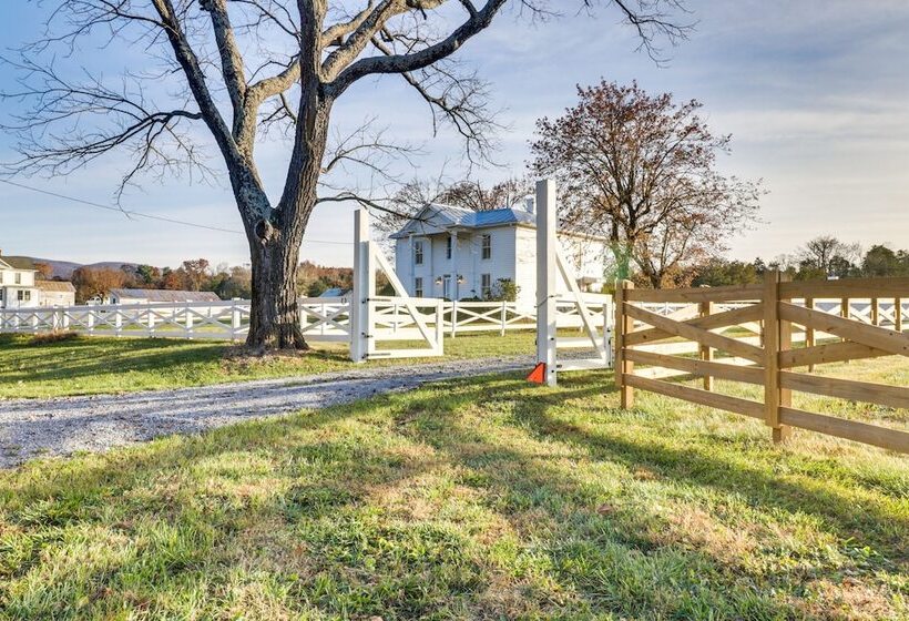 Quiet Farmhouse On 77 Acres Near Shenandoah River!