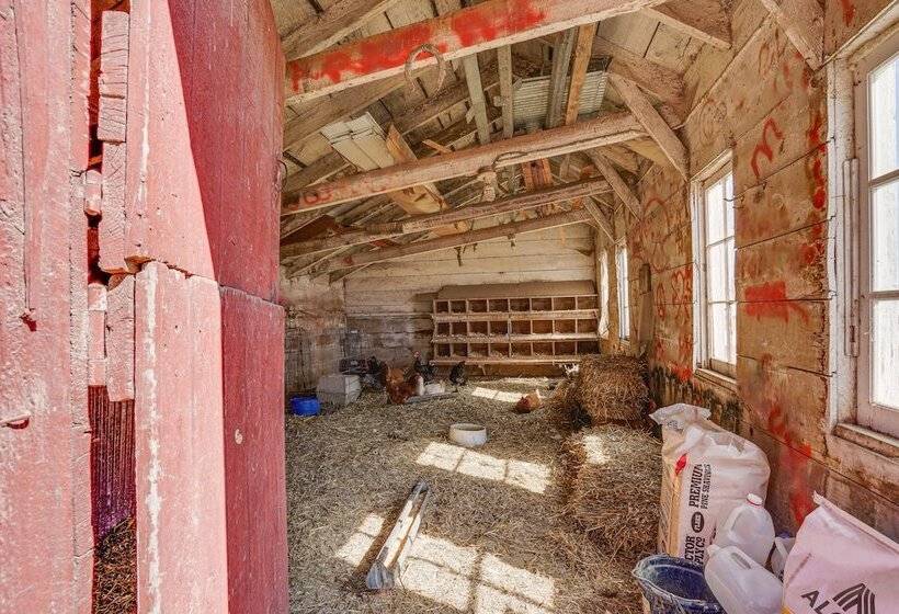 Quiet Farmhouse Retreat W/ Fire Pit   Pets Welcome