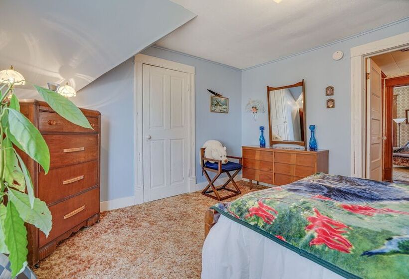 Quiet Farmhouse Retreat W/ Fire Pit   Pets Welcome