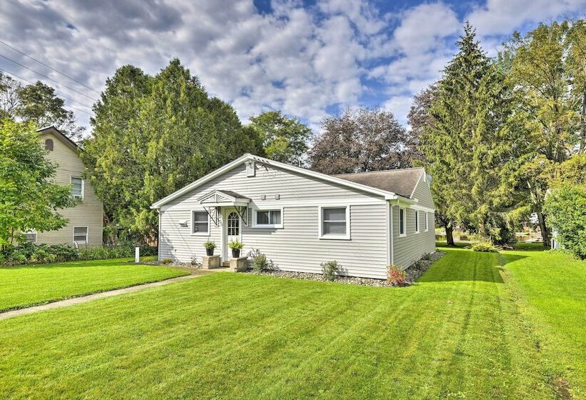 Quiet New York Retreat < 7 Miles To Skiing!