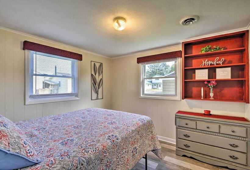 Quiet New York Retreat < 7 Miles To Skiing!