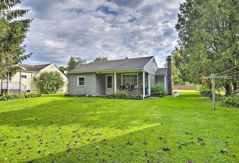 Quiet New York Retreat < 7 Miles To Skiing!