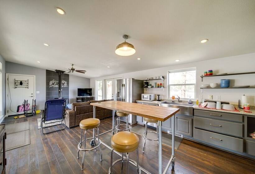 Lake View Republic Cabin W/ Boat Launches!