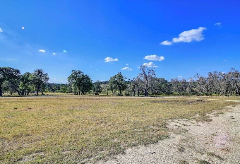 Ranch Cabin W/ Decks, 10 Mi To Fredericksburg