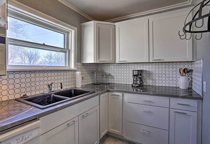 Rapid City Home W/ Patio By Canyon Lake Park!