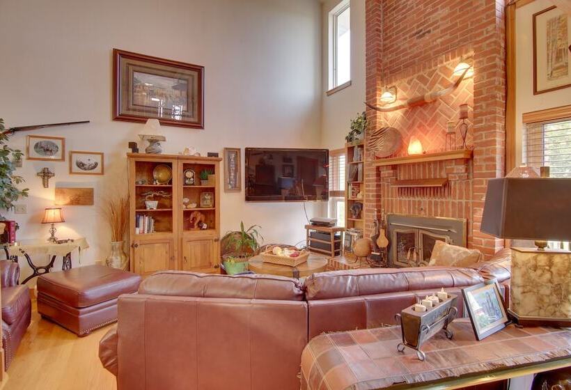 Red Bluff Inn & Retreat W/ Entire Ranch On Lake!