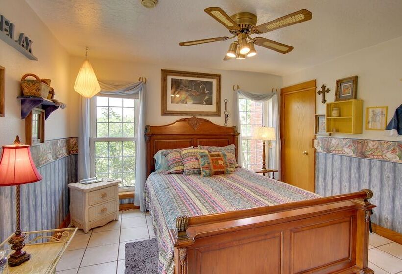 Red Bluff Inn & Retreat W/ Entire Ranch On Lake!